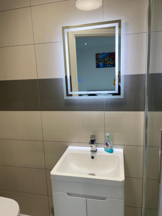 Modern 1 Bedroom Holiday Apartment In Southminster Kültér fotó